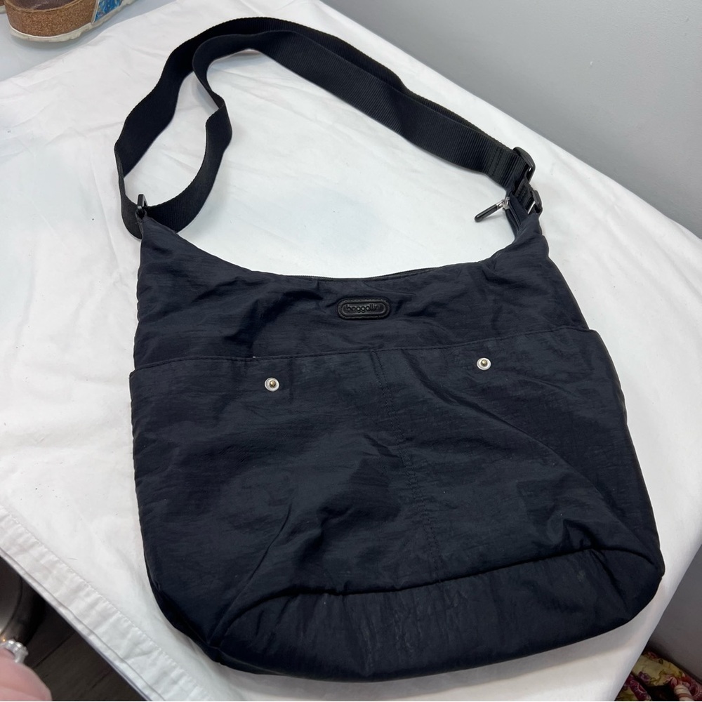 Baggallini black medium travel packable hobo crossbody purse